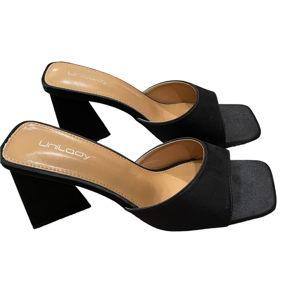 Miss Lola Black Heels